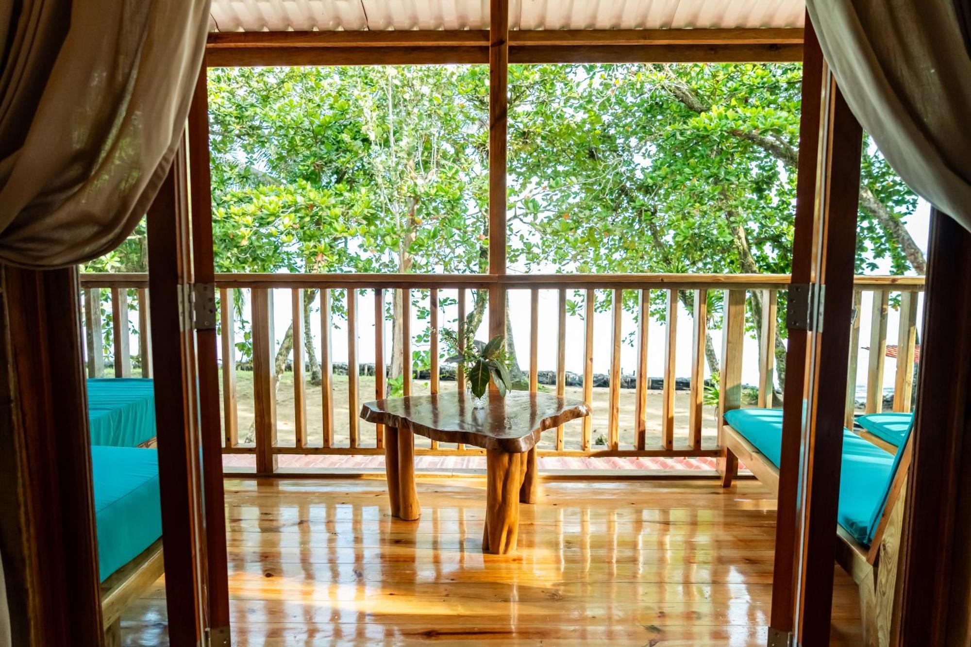 Casa Cayuco Eco-Adventure Lodge Bocas del Toro Rum bild