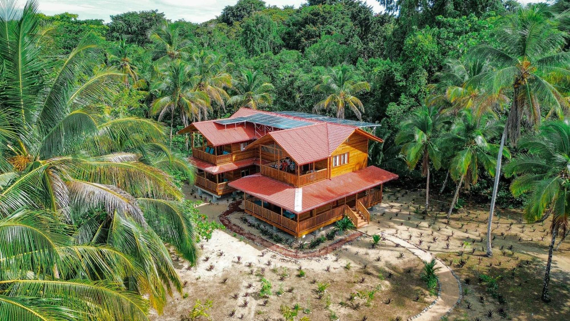 Casa Cayuco Eco-Adventure Lodge Bocas del Toro Exteriör bild